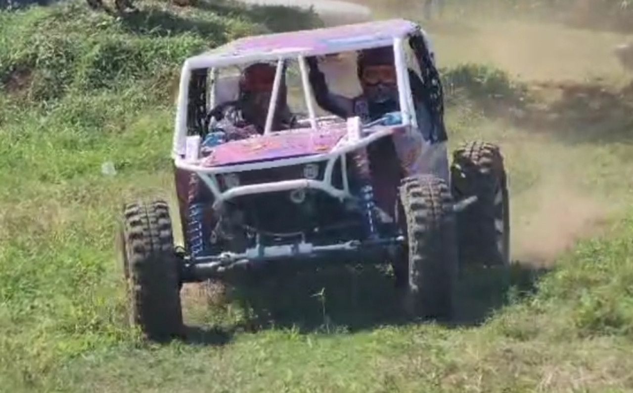 Foto : Peserta Off Road beradu ketangkasan (Sugianto/jatimnow.com))