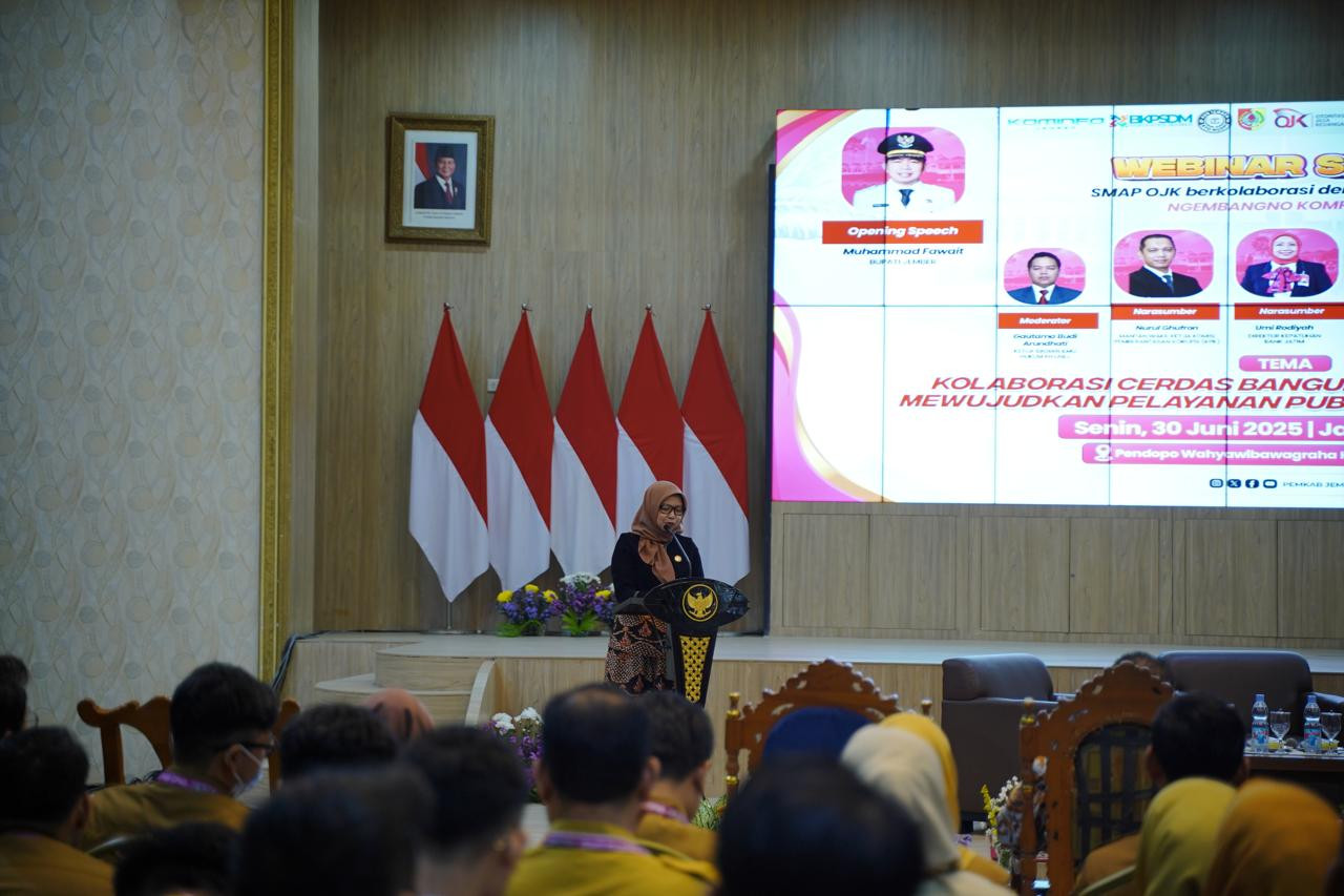 Foto : Kepala OJK Jatim Yunita saat talkshow di Pendopo Wahyawibawagraha (Dandy/jatimnow.com)