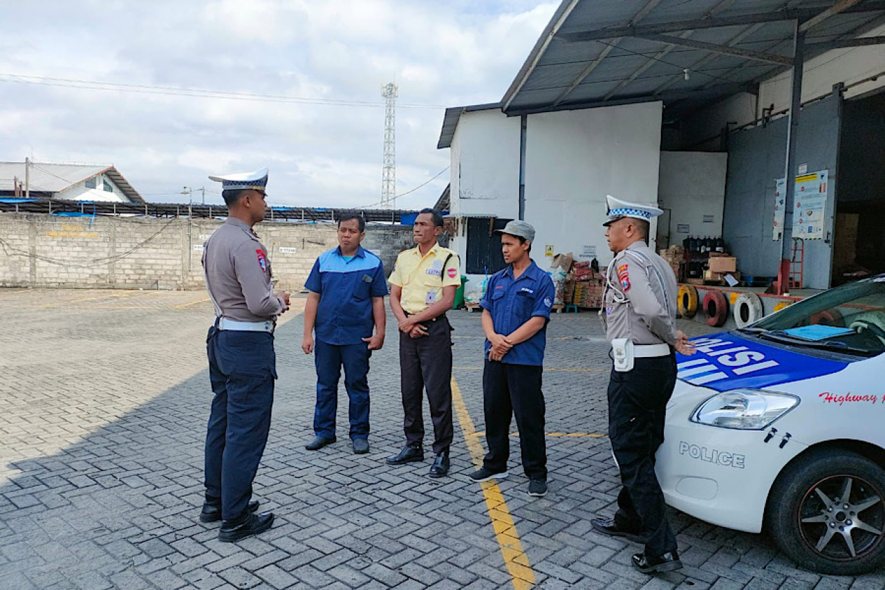 Sosialisasi cegah ODOL di Kediri. (Foto: Polres Kediri Kota/jatimnow.com)