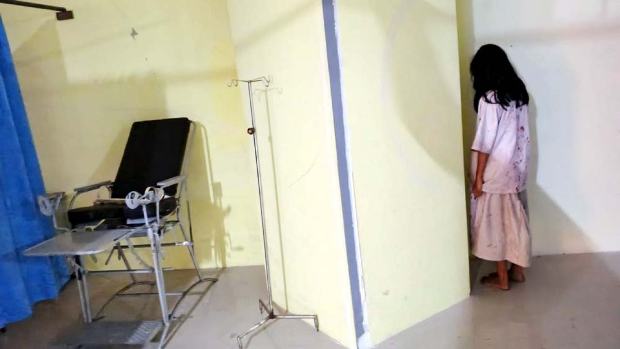 Penampakan hantu di salah satu sudut Marvell City Mall Surabaya, Jumat (25/7/2025). Foto: Ali Masduki/JatimNow.com