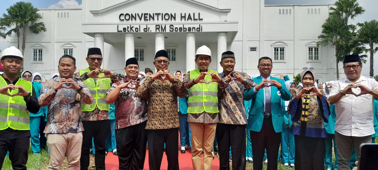 Peletakan batu pertama oleh Bupati Gus Fawait. (Foto: Diskominfo Jember/jatimnow.com)