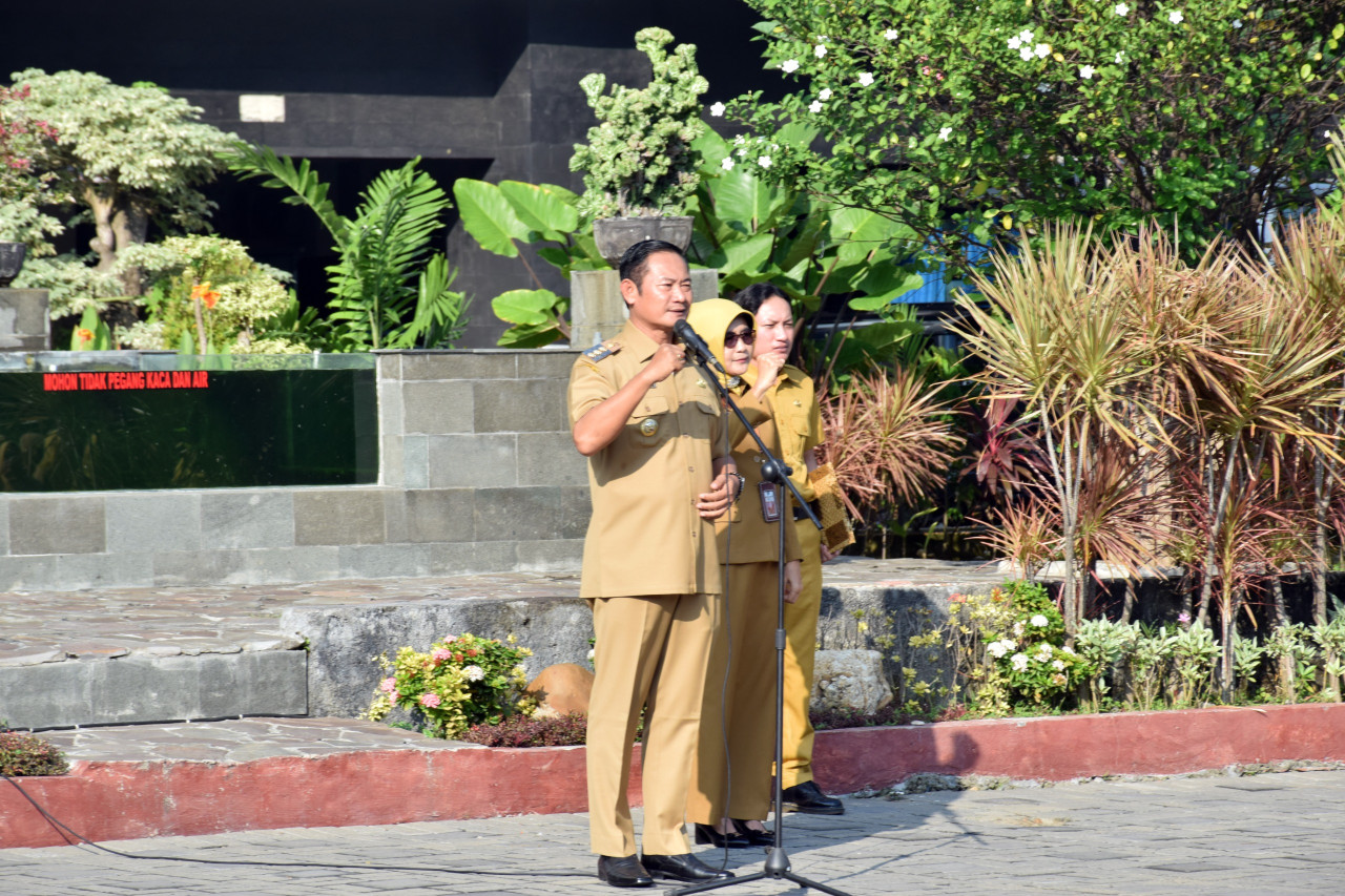 Bupati Lamongan, Yuhronur Efendi saat menyampaikan pesan ke ASN. (Foto: Humas Pemkab Lamongan for jatimnow.com)