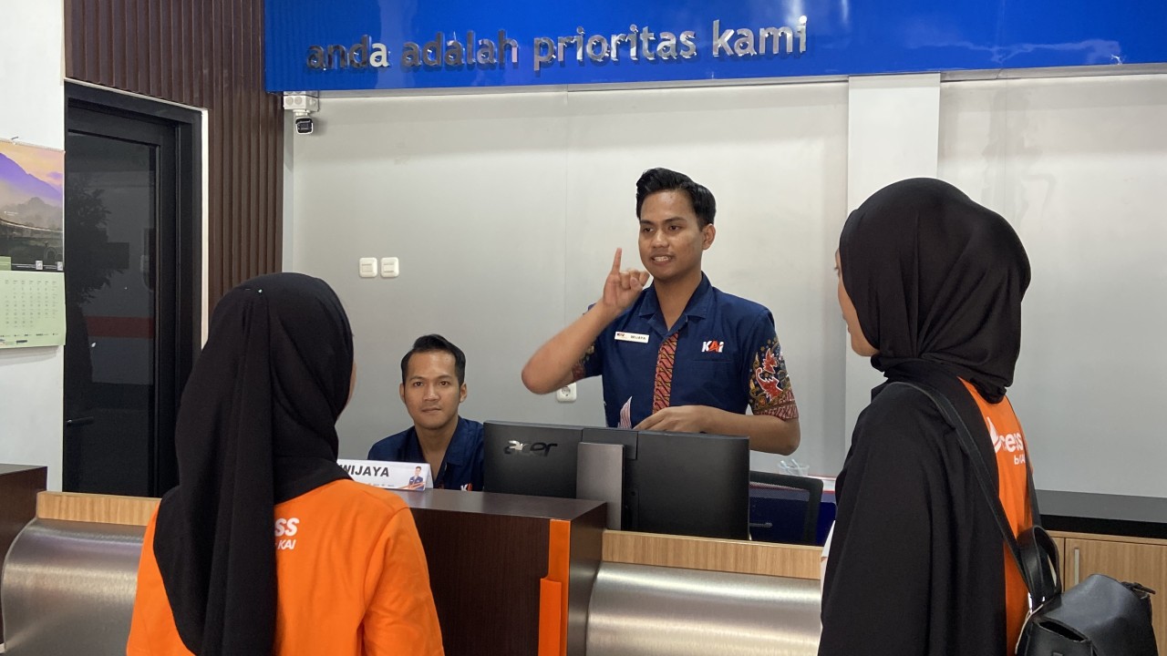 Hari Anak Nasional, KAI Daop 7 Madiun Ajak Anak-anak Disabilitas Naik Kereta Api