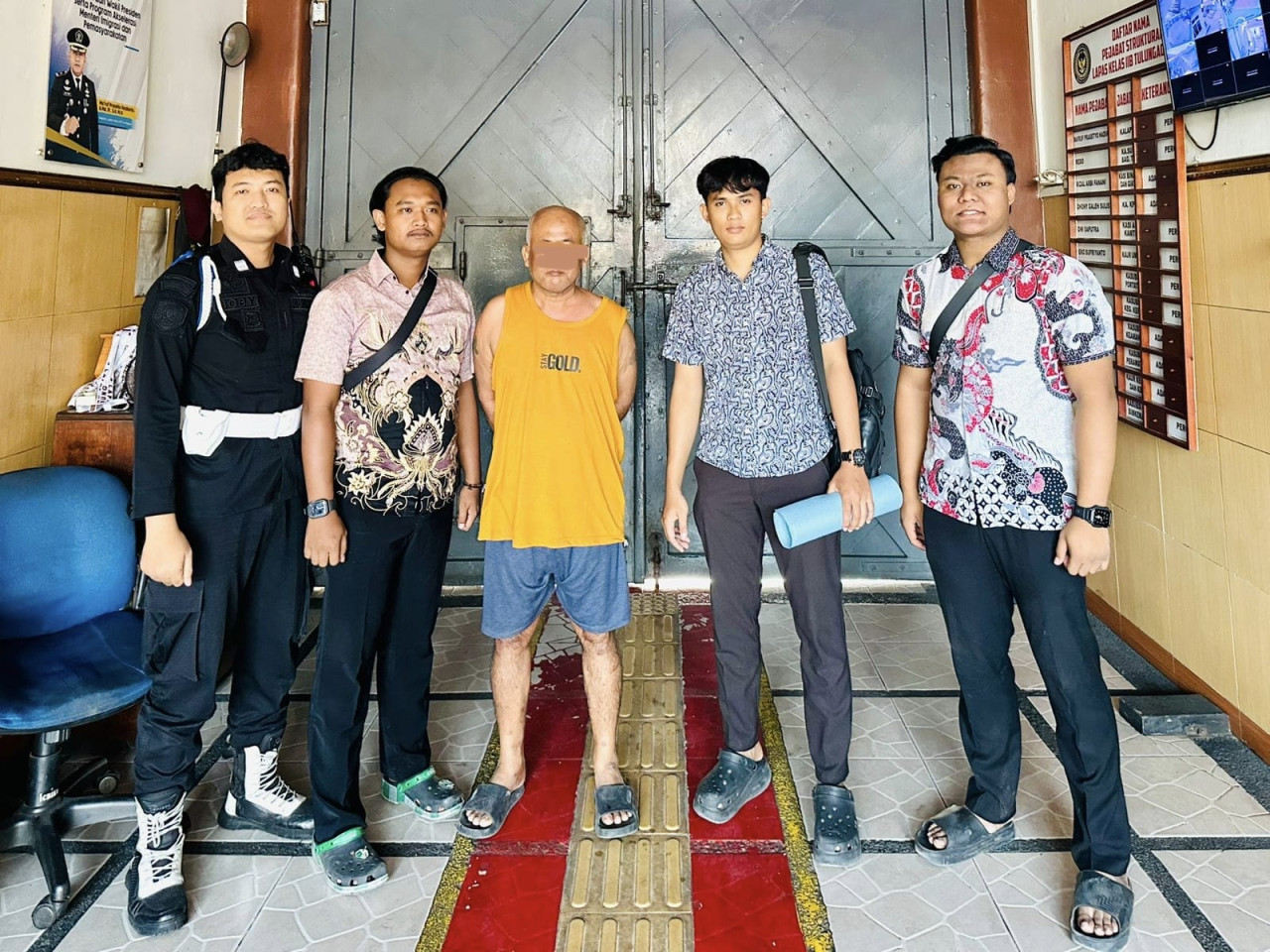 Foto: Pelaku pencurian di Tulungagung saat ditangkap (Polres Tulungagung/jatimnow.com)