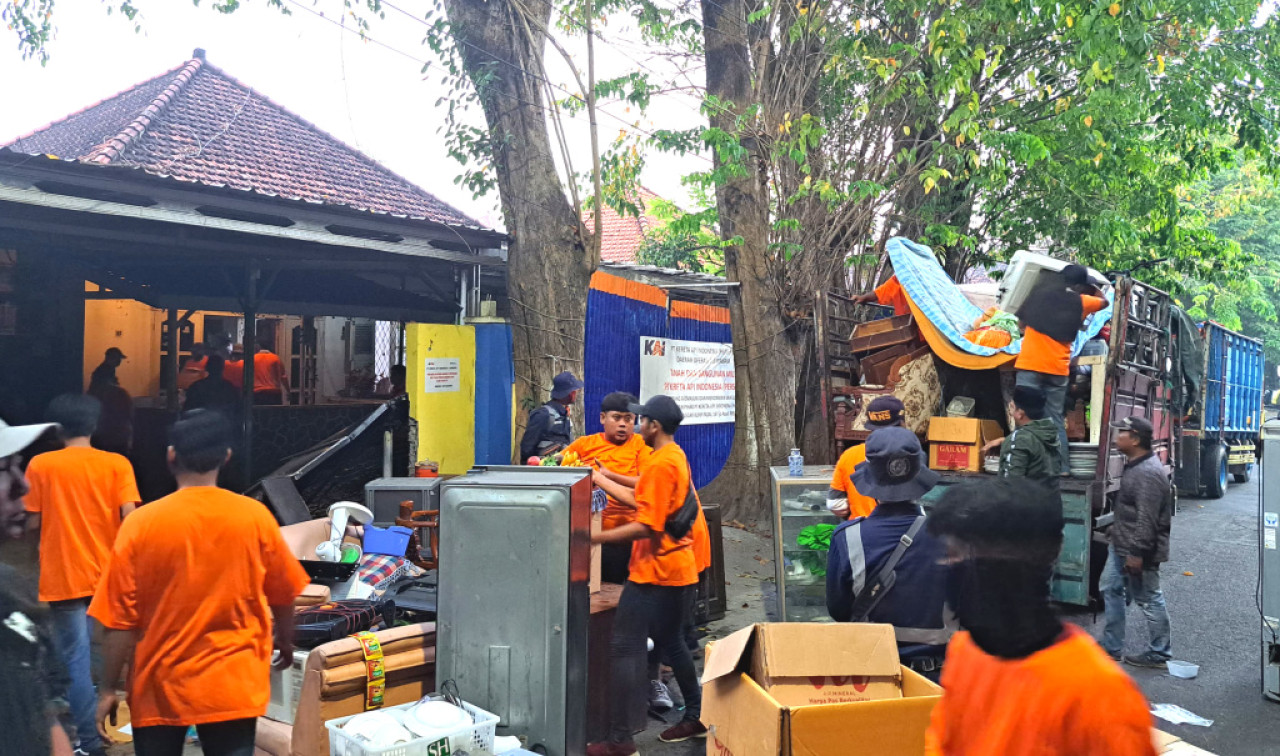 KAI Daop 8 Surabaya Tertibkan Rumah Dinas Ilegal, Selamatkan Aset Negara Miliaran Rupiah