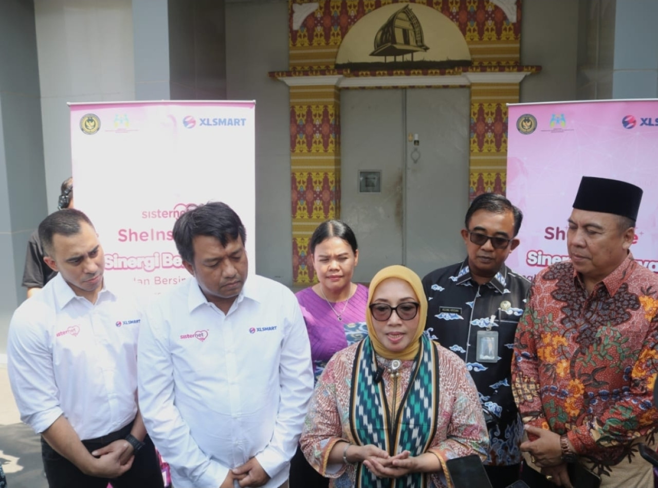 Menteri Pemberdayaan Perempuan dan Perlindungan Anak RI, Arifah Fauzi, menyampaikan apresiasi atas kepedulian XL SMART (foto: XLSMART for jatimnow.com)