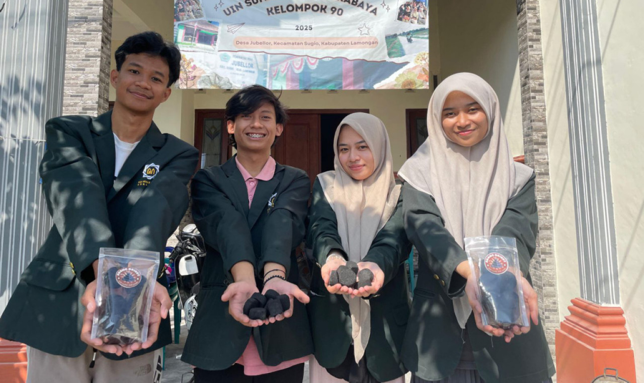 Mahasiswa UINSA Surabaya, menyulap sekam padi diolah menjadi briket ramah lingkungan. Foto: UINSA for jatimnow.com
