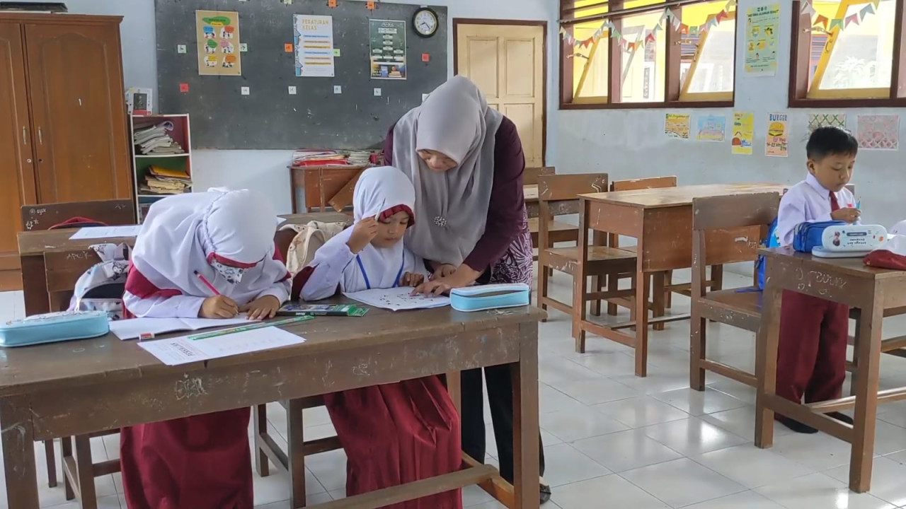 Foto : Suasana MPLS di salah satu SD Negeri di Trenggalek (Bramanta/jatimnow.com)