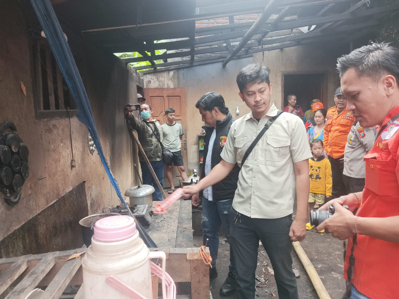 Foto : Polisi saat lakukan olah TKP di lokasi kejadian (Polres Tulungagung/jatimnow.com)