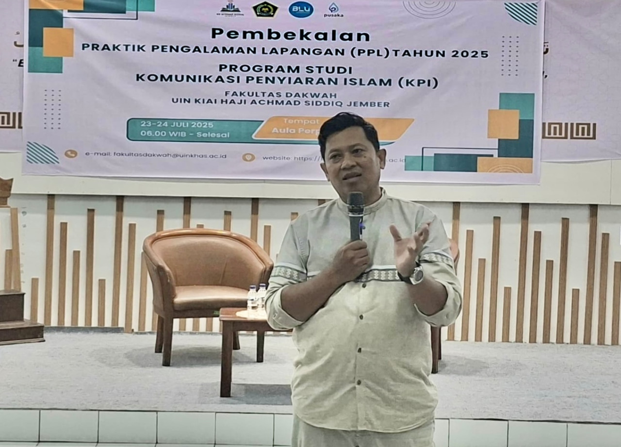 Kepala Biro Kompas TV Jember, Fahim Imron saat menjadi narasumber. (Foto: UIN KHAS Jember/jatimnow.com)