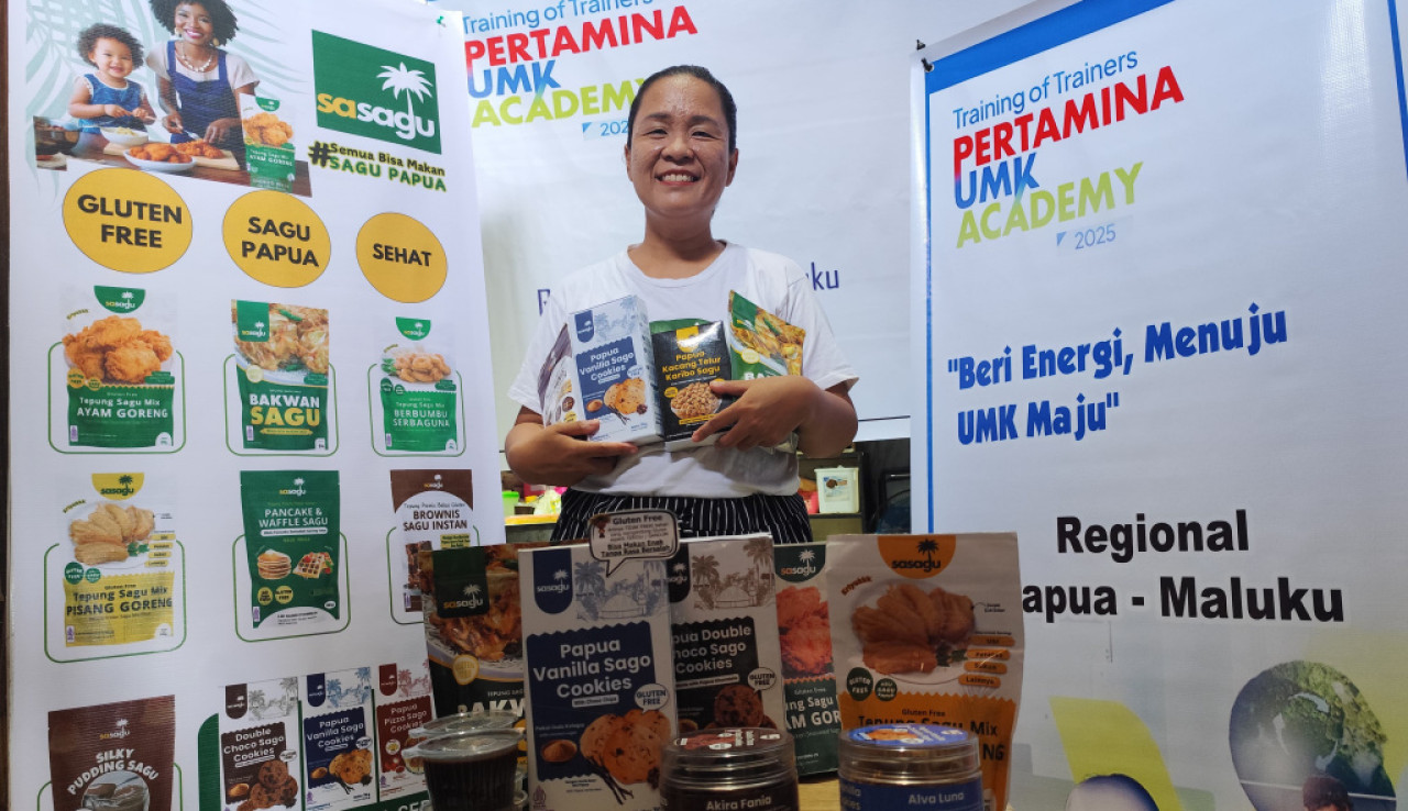 Herlinda Sinaga, pendiri Sasagu,  berinovasi menciptakan produk olahan sagu yang unik dan lezat. (Foto: Pertamina for JatimNow.com