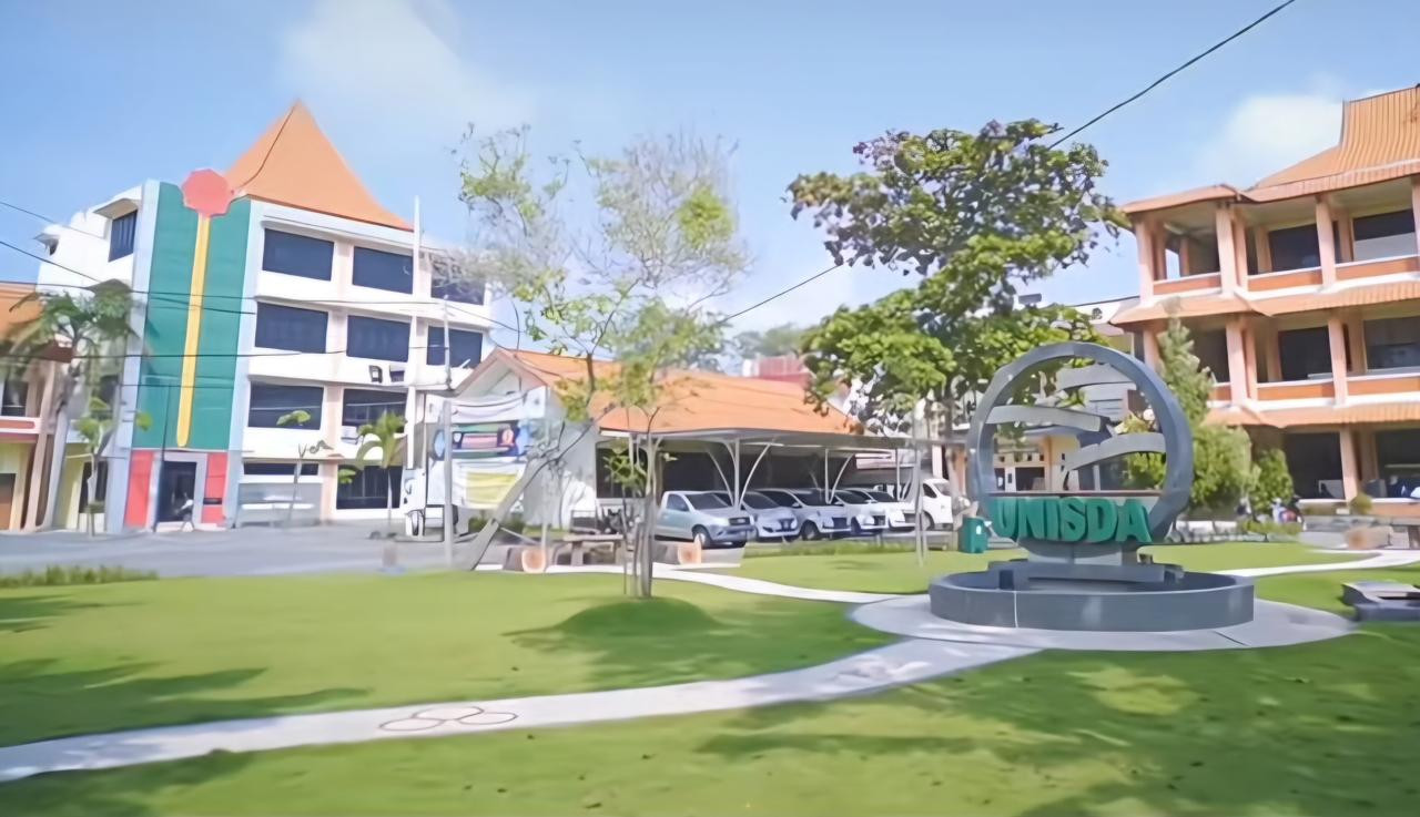 Suasana Kampus Unisda Lamongan (Foto: Adyad Ammy Iffansah/jatimnow.com)
