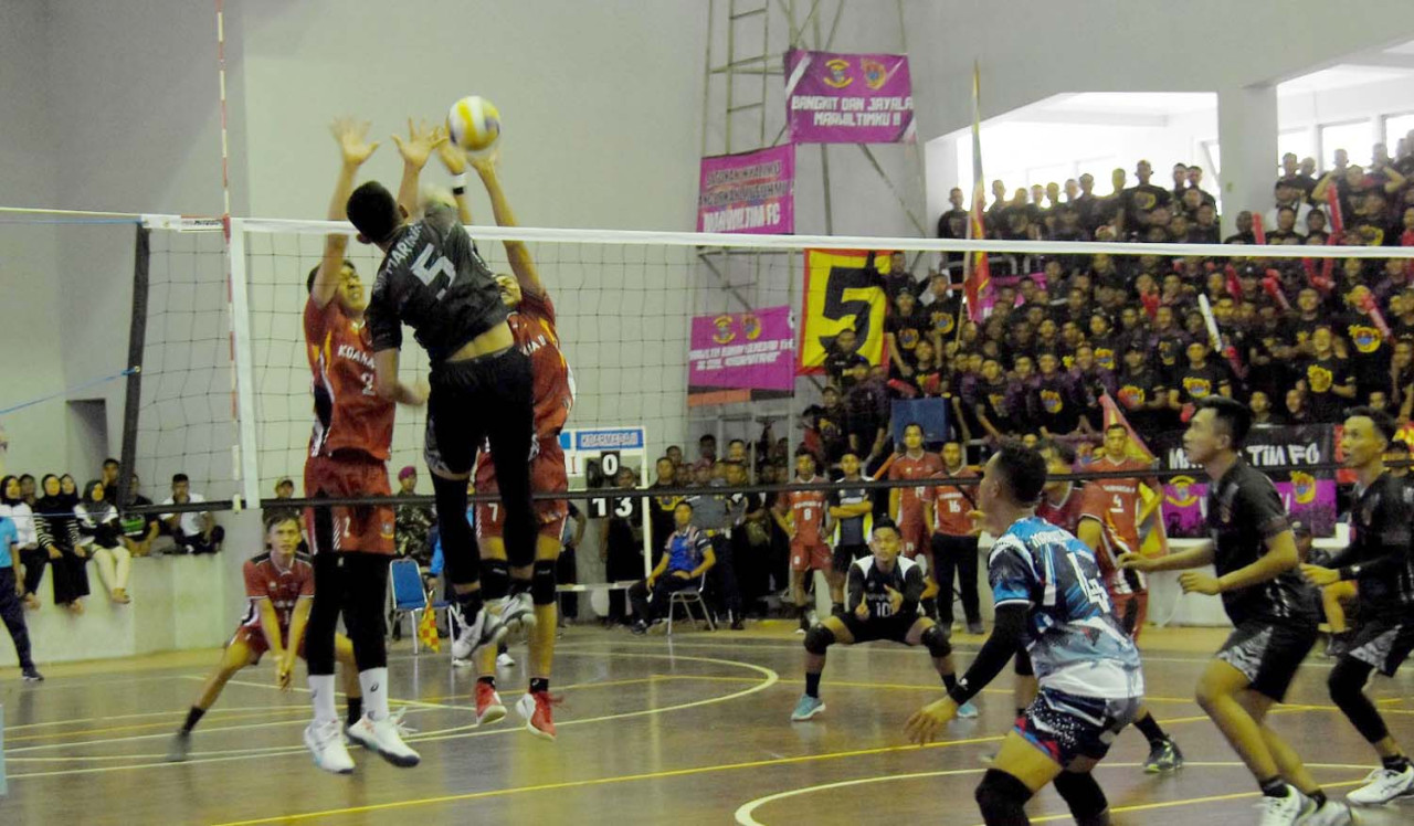 Pertandingan cabang Bola Voli putra dalam gelaran Poral Wiltim 2025. Foto: Koptu Ainul Yakin for JatimNow.com