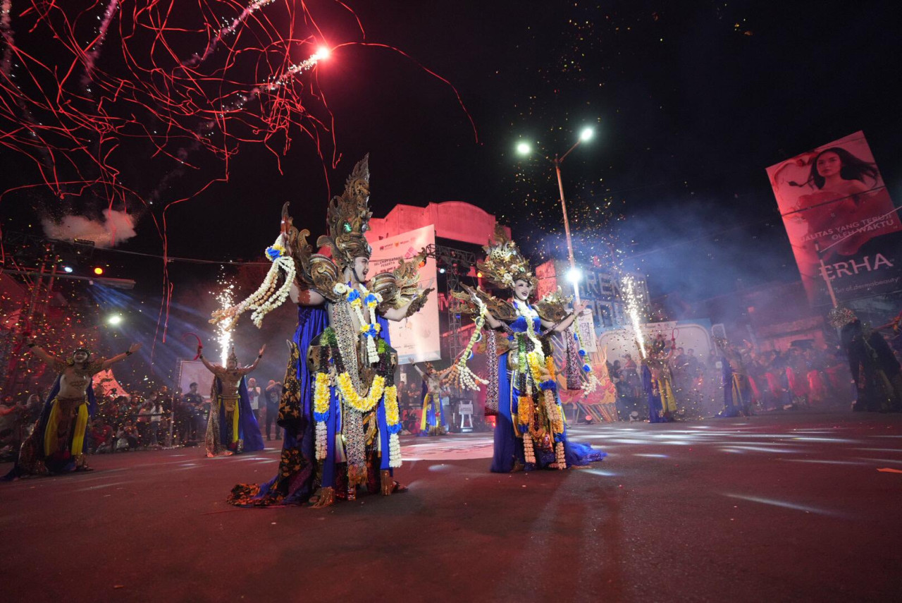 Gudang Garam Suguhkan Romansa Cinta Ande-Ande Lumut di APEKSI Nite Carnival