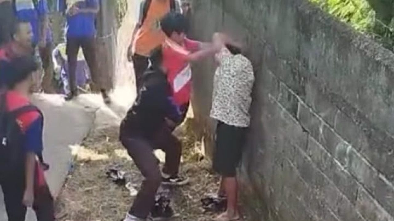 Foto : Capture video bullying di SMP Negeri di Blitar (Bramanta/jatimnow.com)