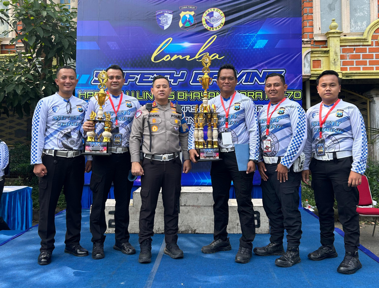 Foto: Tim Satlantas Polres Gresik di ajang Lomba Safety Driving yang digelar di Kenjeran Park, Surabaya. (Humas Polres Gresik/jatimnow.com)
