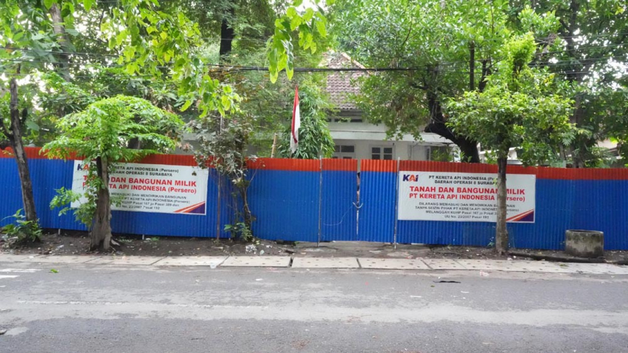 Pengadilan telah memutuskan bahwa bangunan rumah perusahaan di Jalan Penataran No. 7, Kelurahan Pacarkeling, Kecamatan Tambaksari, Surabaya, resmi menjadi milik sah PT KAI. (Foto: Humas KAI for JatimNow.com)