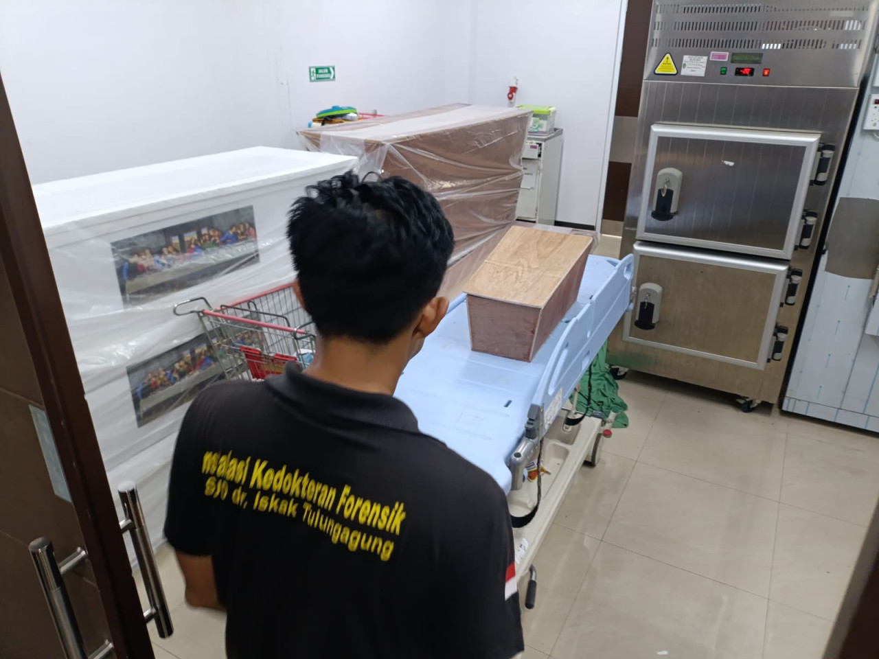 Foto: Jenazah bayi usai dilakukan autopsi (Bramanta/jatimnow.com)
