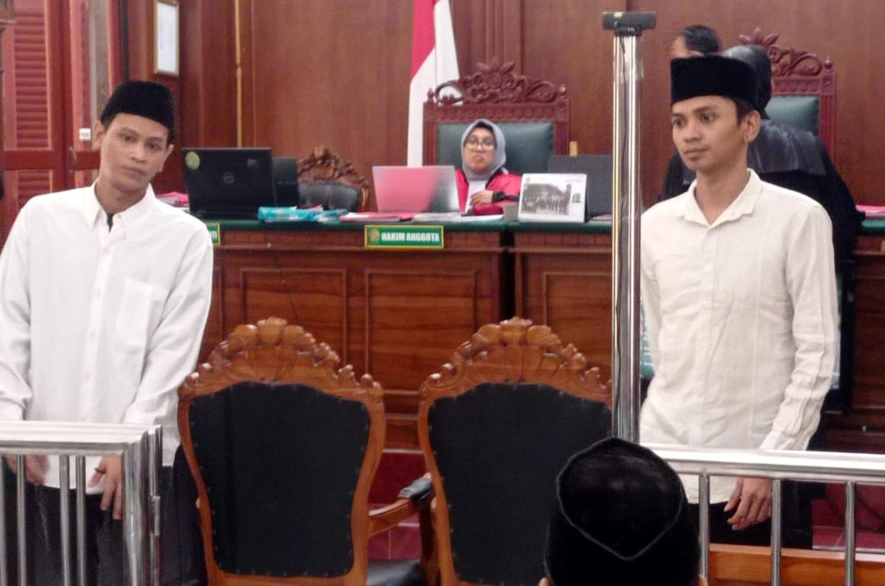 Dua pemuda Surabaya terancam 20 tahun penjara setelah nekat beli sabu lewat TikTok. Kasus ini disidangkan di PN Surabaya. Foto/JatimNow.com