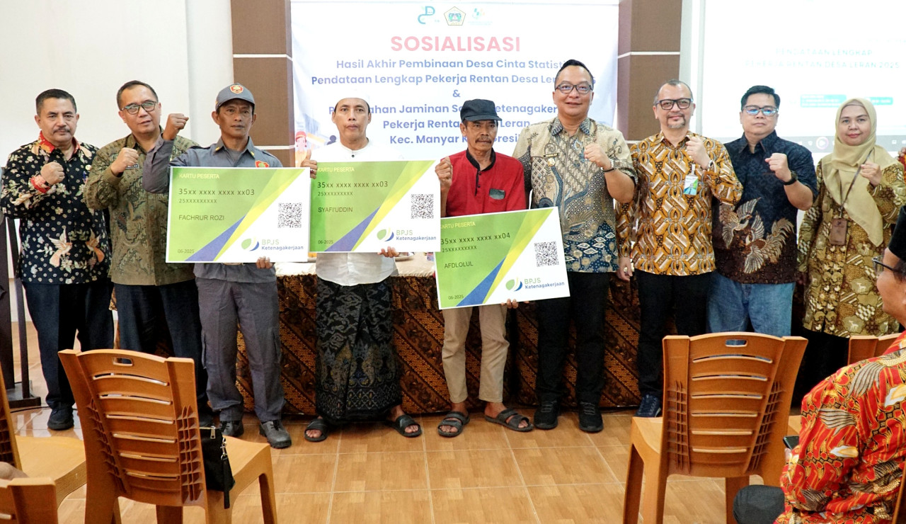 Puluhan Pekerja Rentan Desa Leran Gresik Resmi Jadi Peserta BPJS Ketenagakerjaan