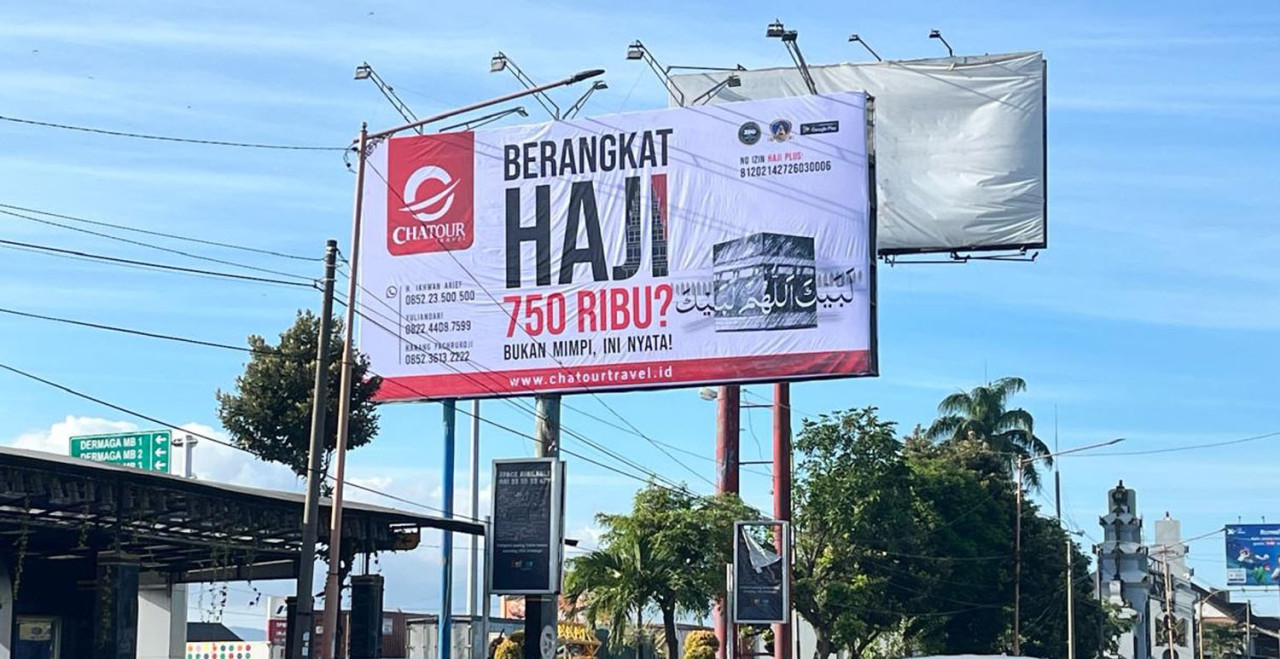 Baliho Chatour Travel Bertebaran di Seluruh Jatim, Ada Apa?