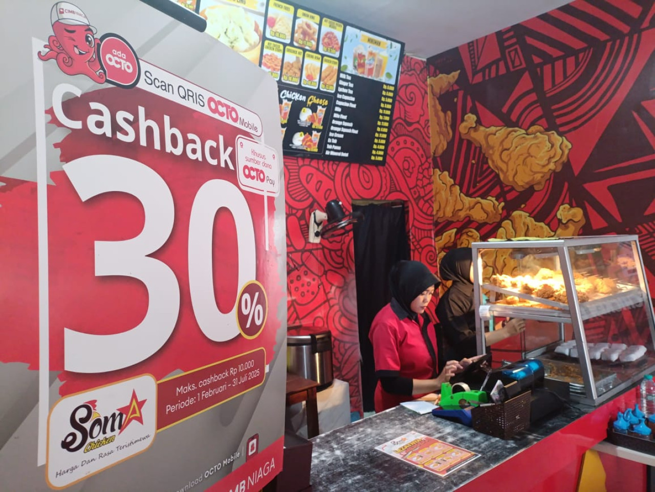 Foto: Aktivitas di outlet Soma Chicken Tulungagung (Bramanta/jatimnow.com