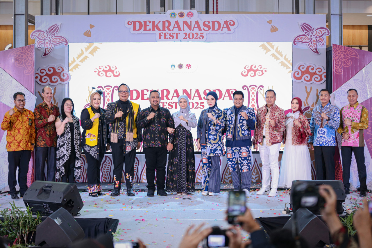 Foto: Bupati dan Wakil Bupati Gresik di acara pembukaan Dekranasda Fest 2025 di Icon Mall Gresik ( Diskominfo Gresik/jatimnow.com))