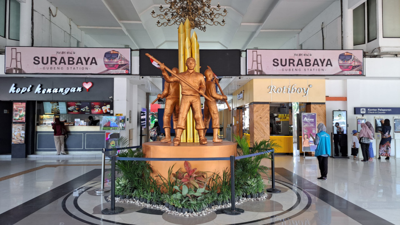 KAI Daop 8 Surabaya Tebar Diskon 20 Persen dan Semarak Kemerdekaan di Stasiun
