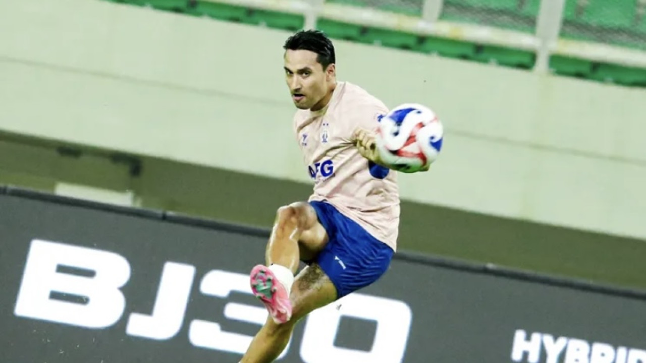 Kapten Persik Kediri Ezra Walian. (Foto: Persik Kediri/jatimnow.com)