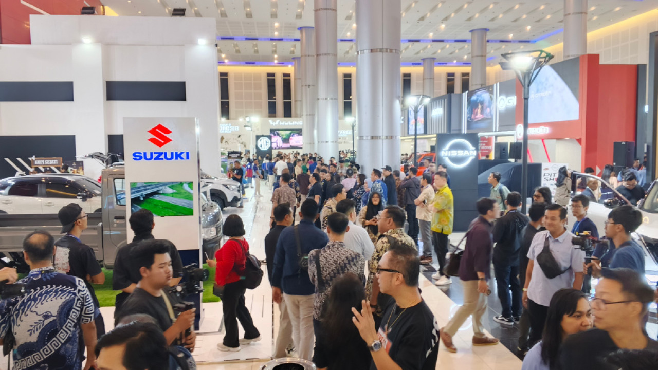 Catatan GIIAS Surabaya 2025 di Tengah Gemuruh Demonstrasi