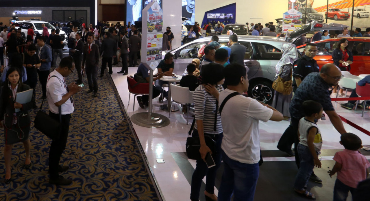 GIIAS Surabaya 2025 menjanjikan pengalaman otomotif yang tak terlupakan dengan berbagai merek. (Foto: Ali Masduki/jatimnow.com).