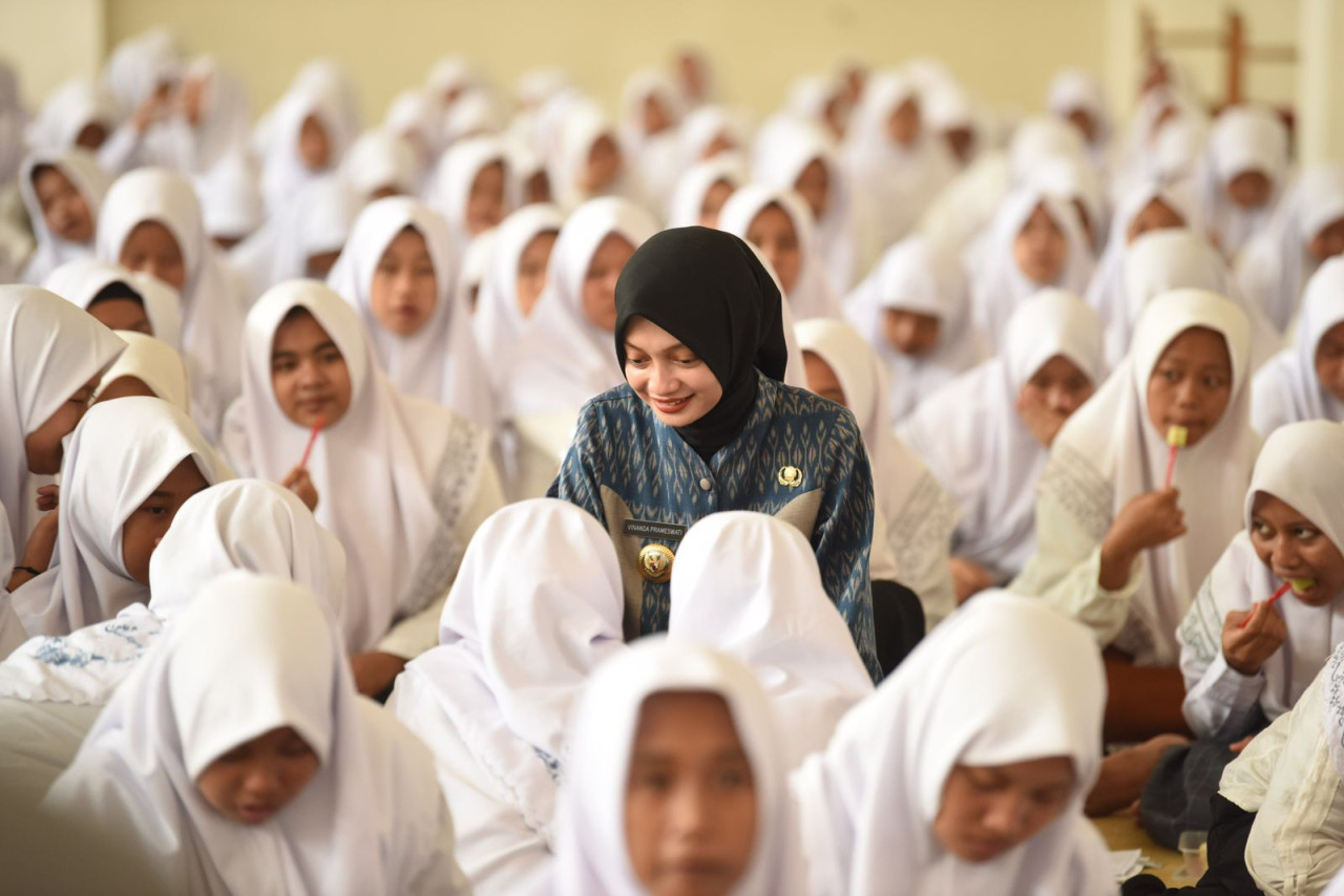 Mbak Vinanda di Pondok Pesantren Al Amien. (Foto: Pemkot Kediri/jatimnow.com)