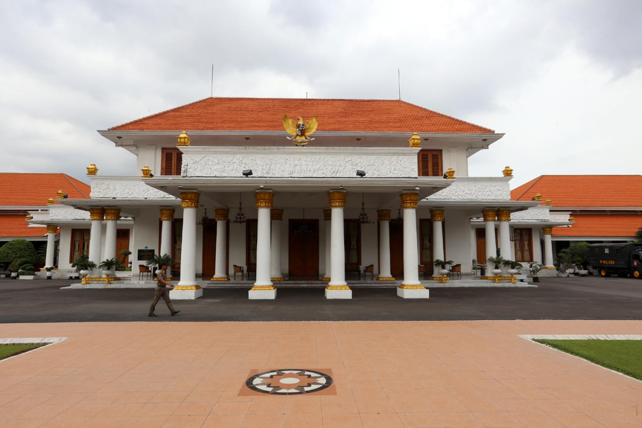 Gedung Negara Grahadi, di Jalan Gubernur Suryo, Surabaya. (Foto: Ali Masduki/JatimNow.com)
