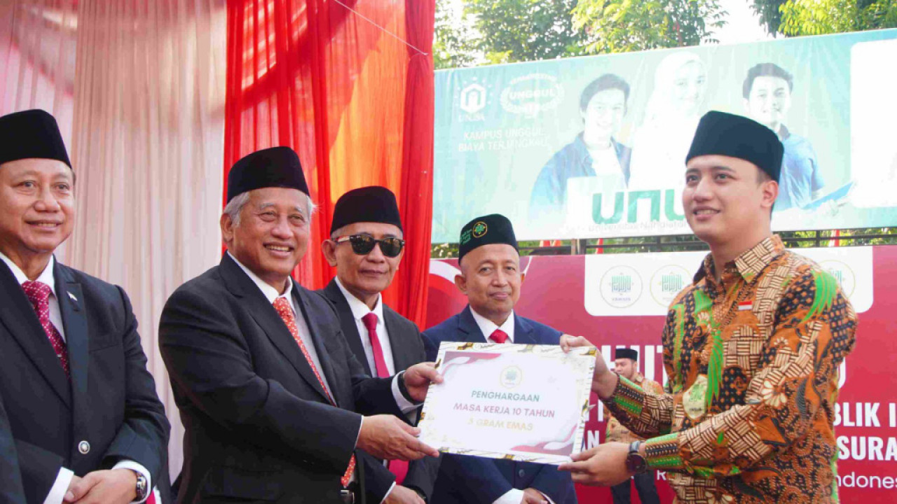 YARSIS Hadiahi Emas Karyawan di HUT RI ke-80, UNUSA Fokus PPDS