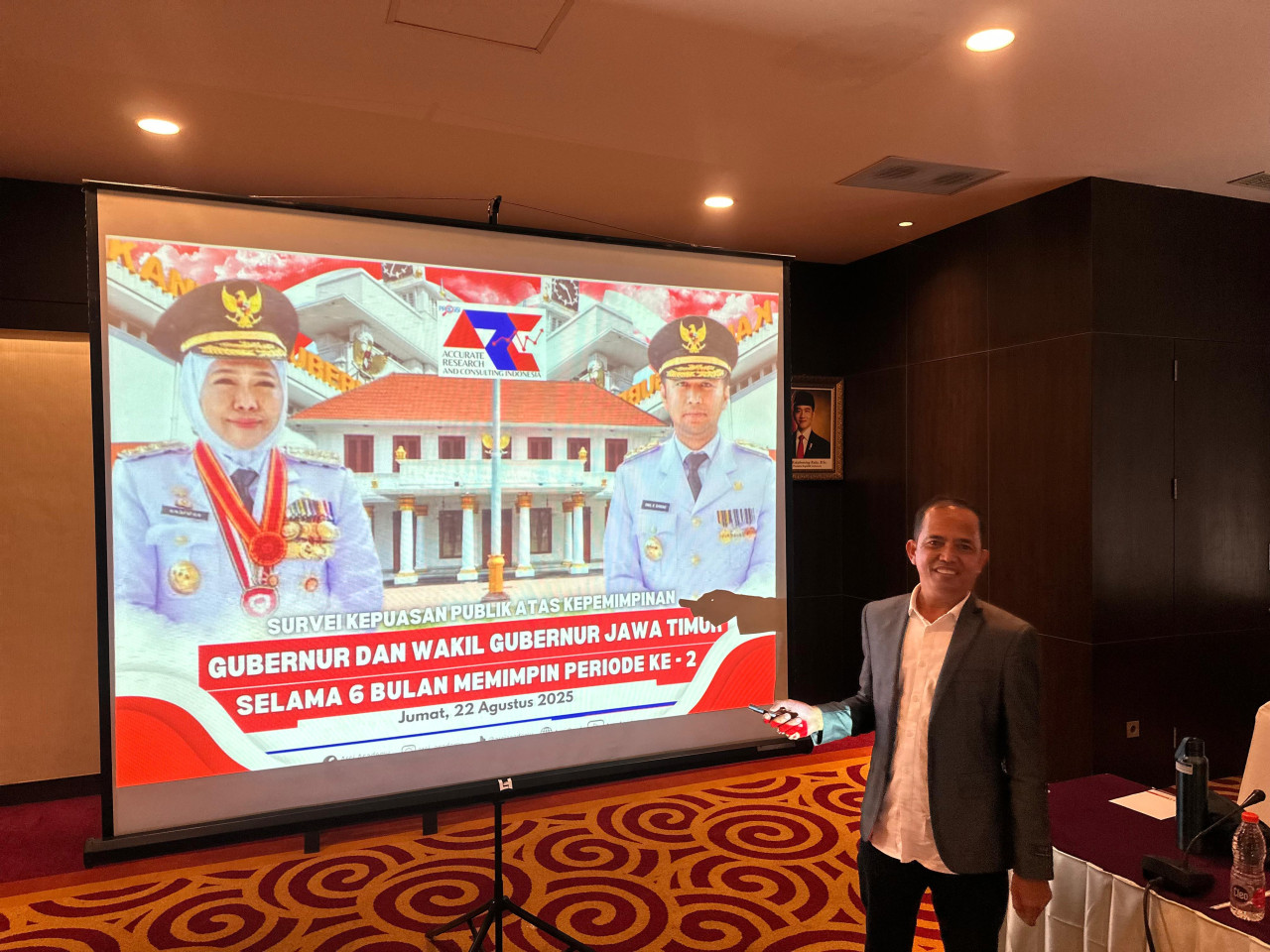 Baihaki saat merilis hasil surveinya (foto: Ni'am Kurniawan/jatimnow.com)