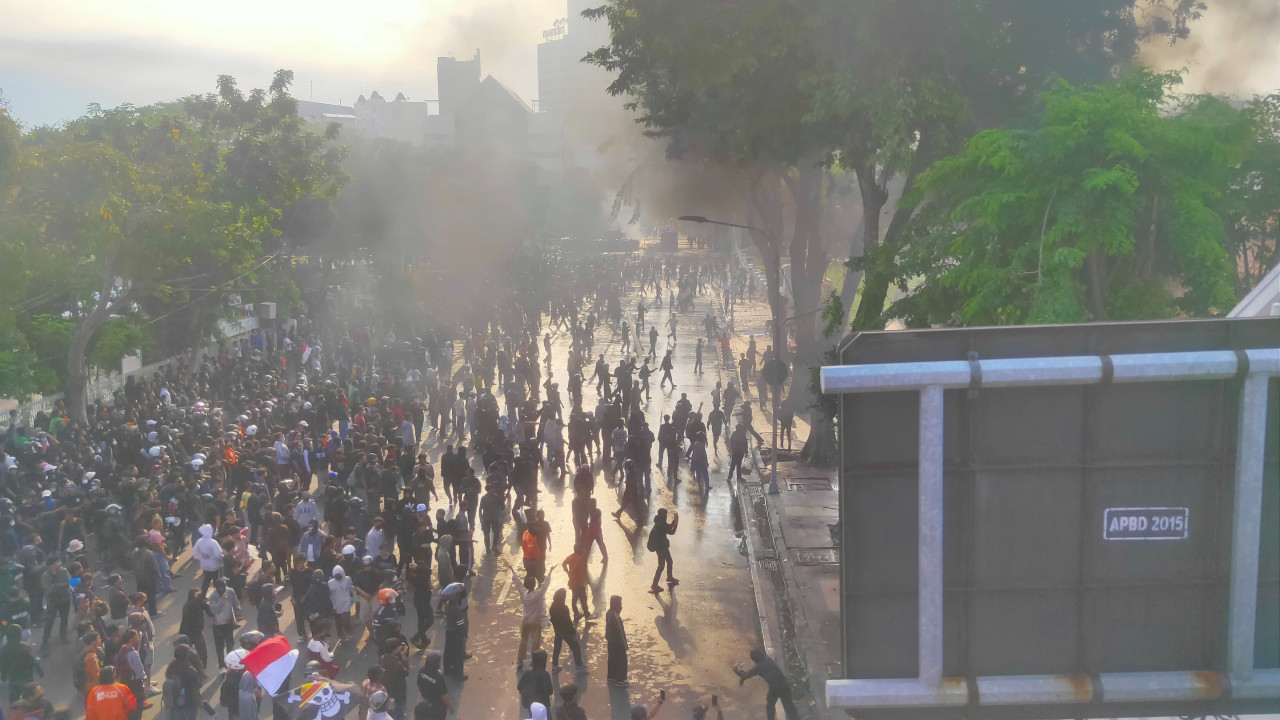 Demo Ricuh Gedung Grahadi Surabaya (foto: Ni'am/jatimnow.com)