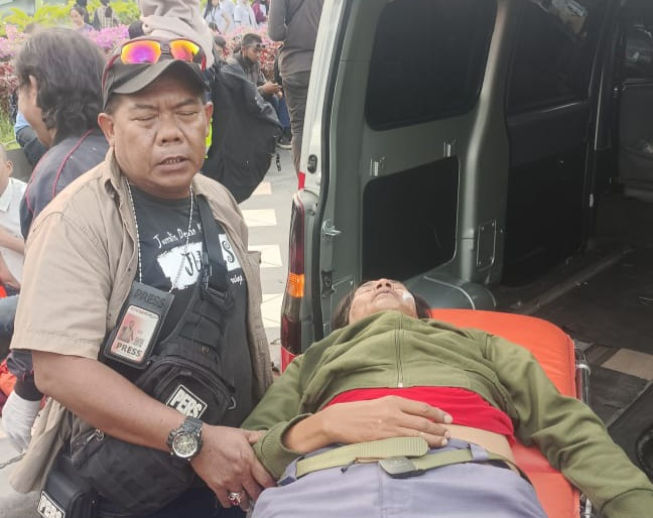 Salah satu jurnalis Surabaya Amar menjadi korban demo ricuh di Grahadi Surabaya (foto: Fikri for jatimnow.com)