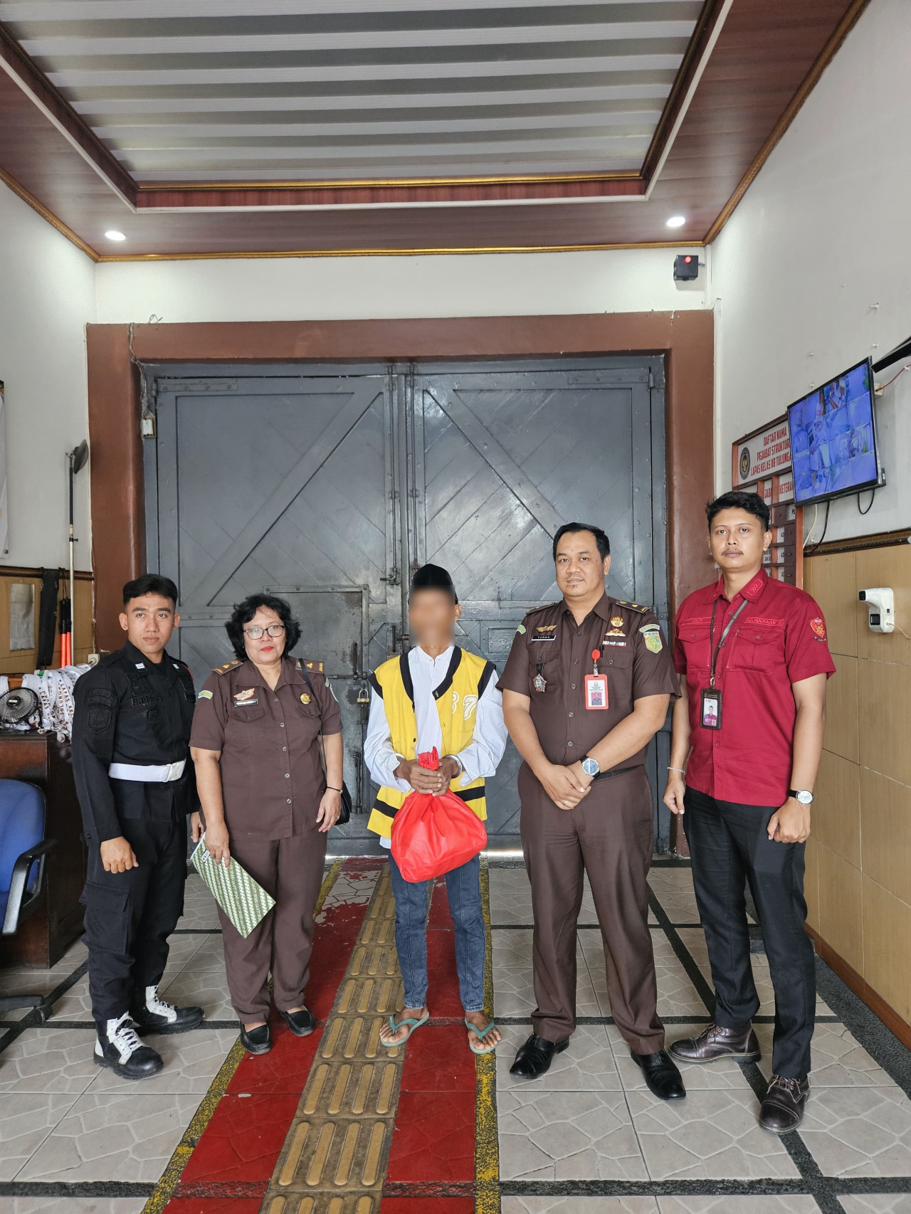 Foto: Terdakwa pemerkosa anak di Tulungagung saat dijebloskan ke bui (Kejaksaan Negeri Tulungagung/jatimnow.com)