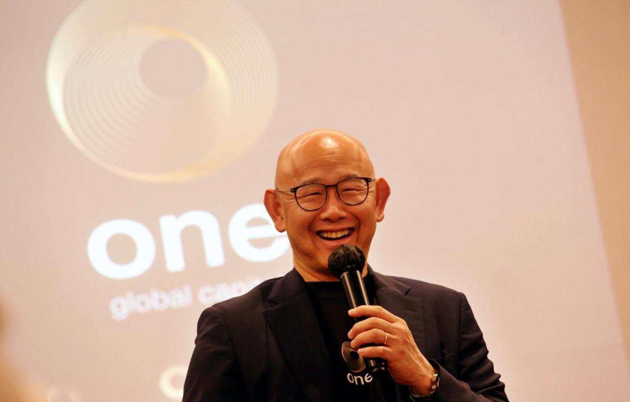 CEO One Global Capital, Iwan Sunito, memaparkan projek industri properti di Surabaya, Sabtu (09/8/2025). Foto: Ali Masduki/JatimNow.com