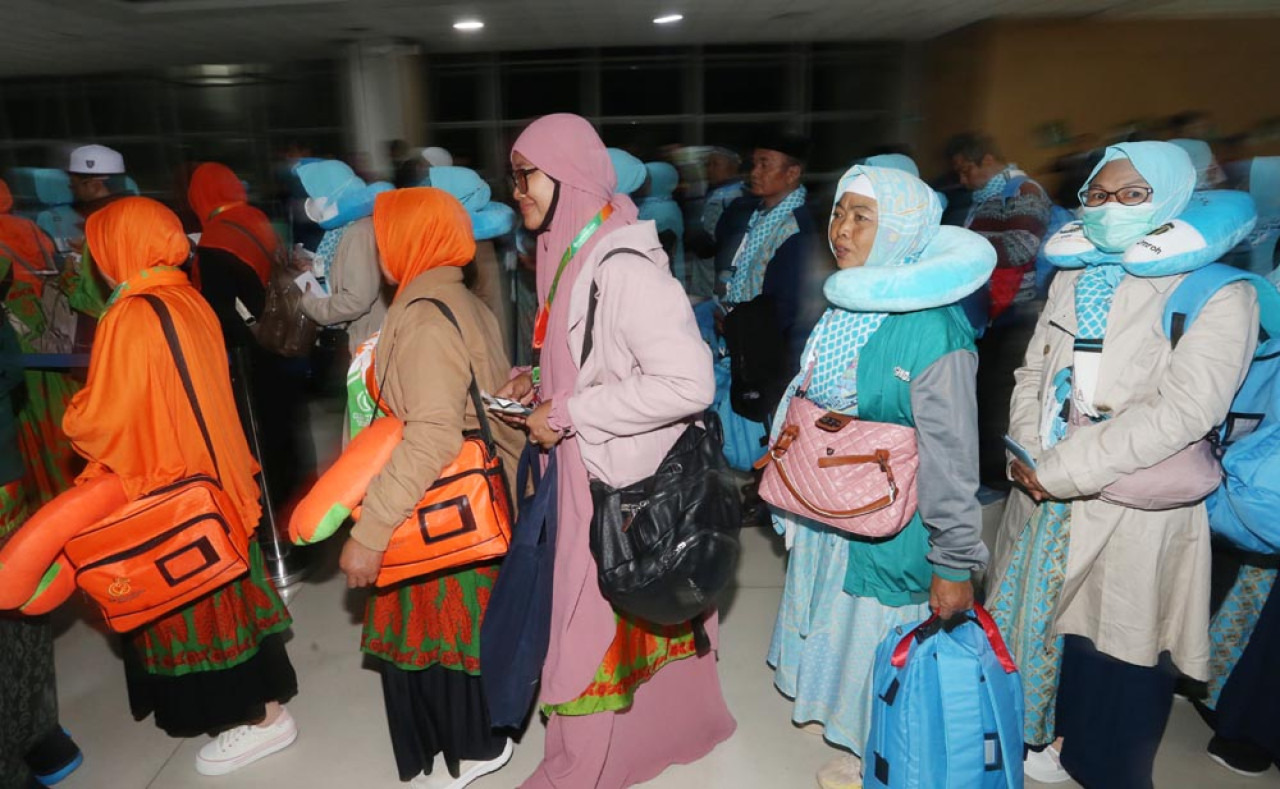 Rombongan jemaah Umrah di Bandar Udara Internasional Junda, beberapa waktu lalu. (Foto: Ali Masduki/JatimNow.com)