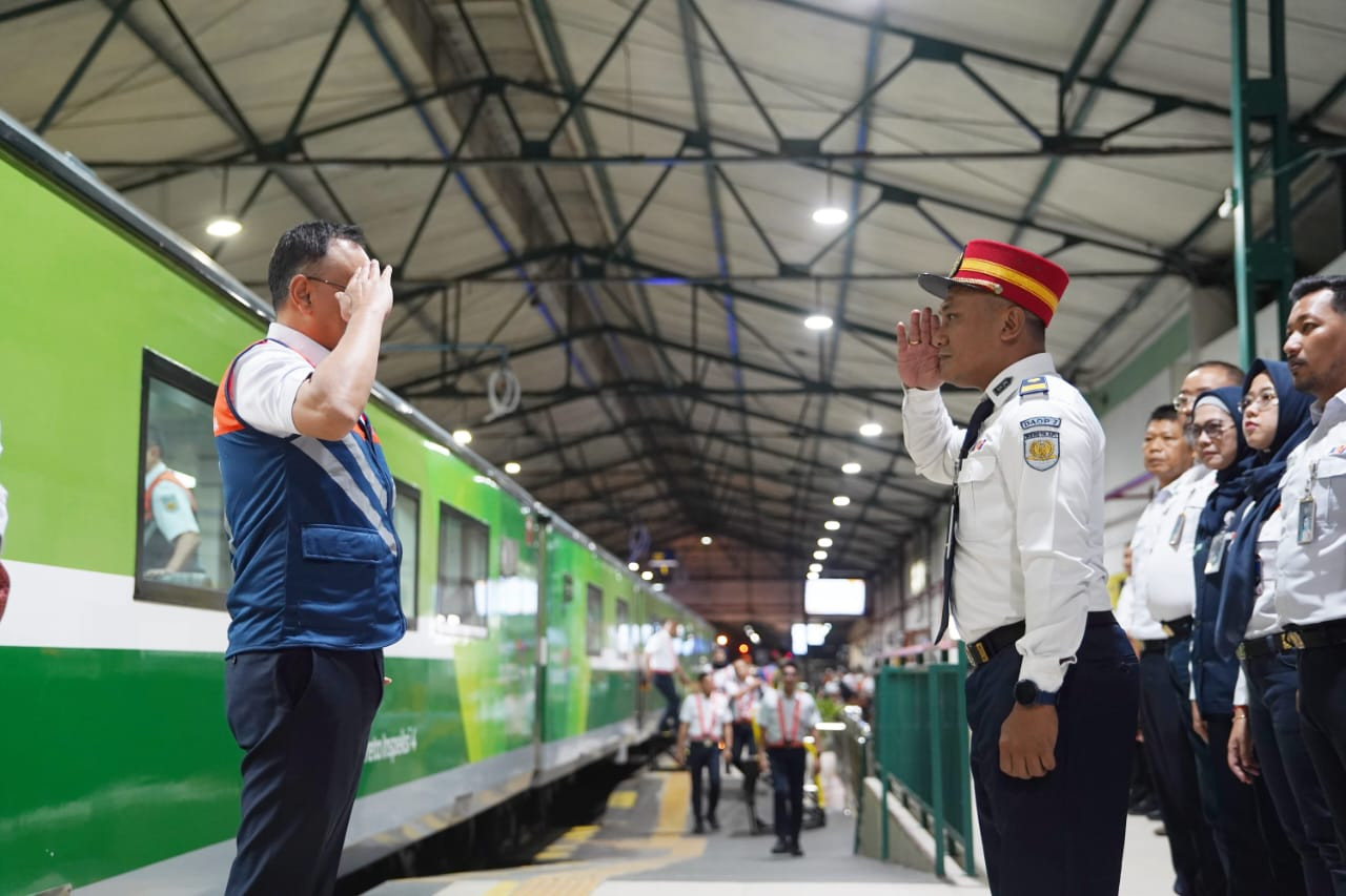 Ilustrasi petugas KAI.