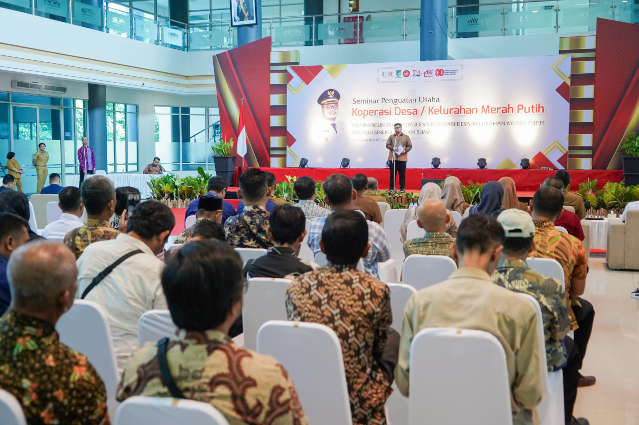 Mas Dhito dalam seminar penguatan usaha kepada para ketua koperasi di Convention Hall. (Foto: Pemkab Kediri/jatimnow.com)