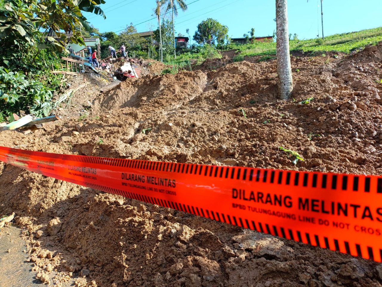 Foto: Material longsor yang terjadi di Tulungagung beberapa waktu lalu (Bramanta/jatimnow.com)