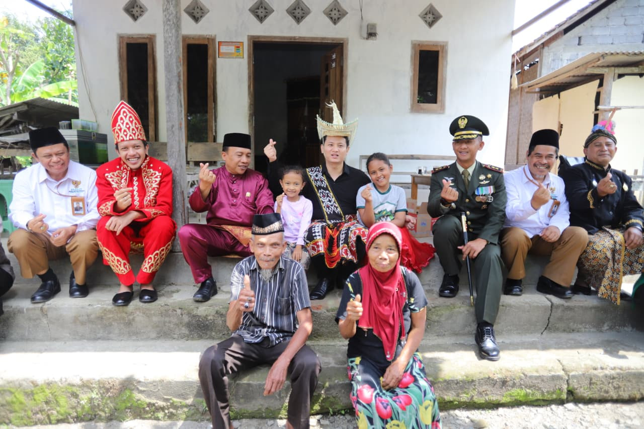 Bupati Trenggalek Tinjau 17 Rumah yang Dibedah di Momen 17 Agustus