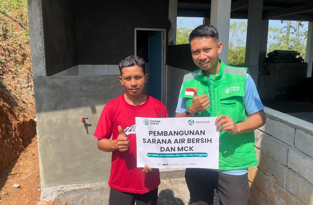 Pada Minggu (10/8/2025), tim Taman Zakat meninjau langsung perkembangan pembangunan yang dikerjakan secara gotong royong oleh warga setempat. Foto: Taman Zakat for JatimNow.com
