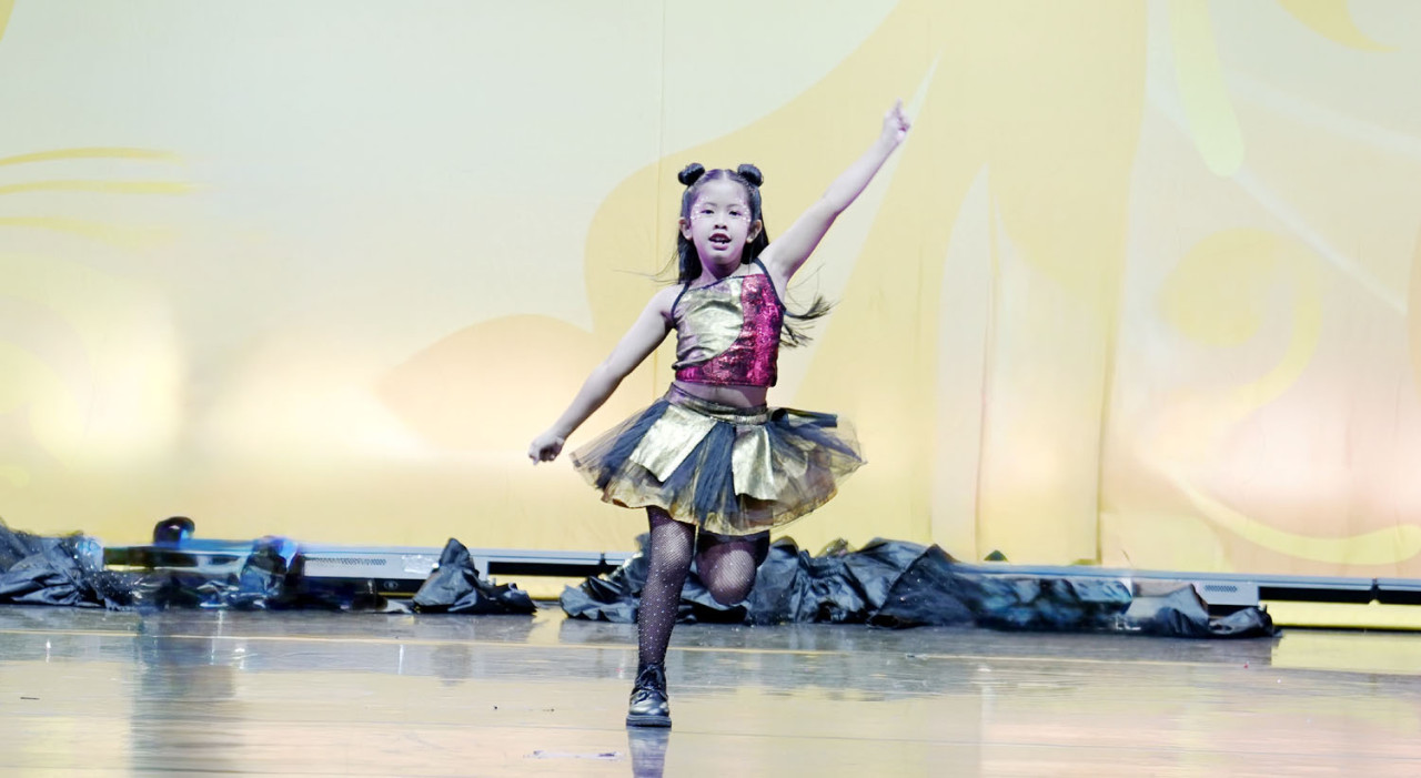 Anak usia 9 tahun ini menaklukkan panggung Nusantara Dance Festival dan International Youth Performing Arts Championship berkat kecintaannya pada K‑Pop. Foto/Dok Cikal