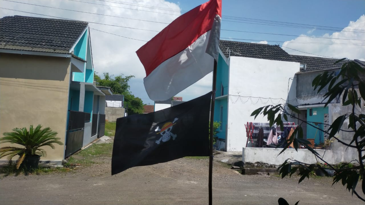 Foto: Bendera One Piece yang terpasang di Kabupaten Jember (Sugianto/jatimnow.com)