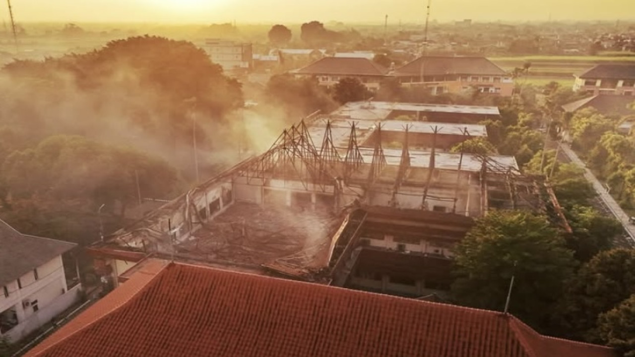 Penampakan gedung Pemkab Kediri pagi ini. (Foto: Mas Dhito/jatimnow.com)