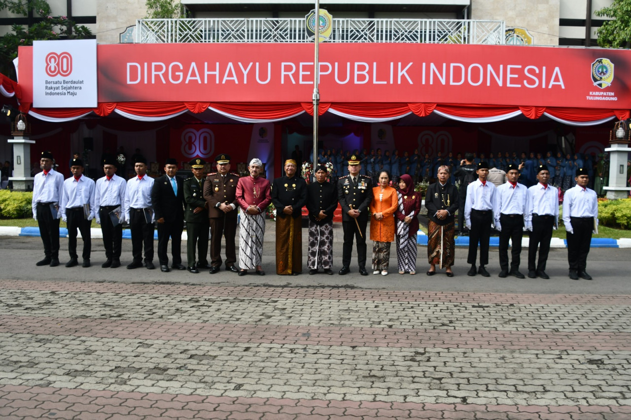 Foto: Narapidana usai menerima remisi setelah upacara bendera (Lapas Tulungagung/jatimnow.com)