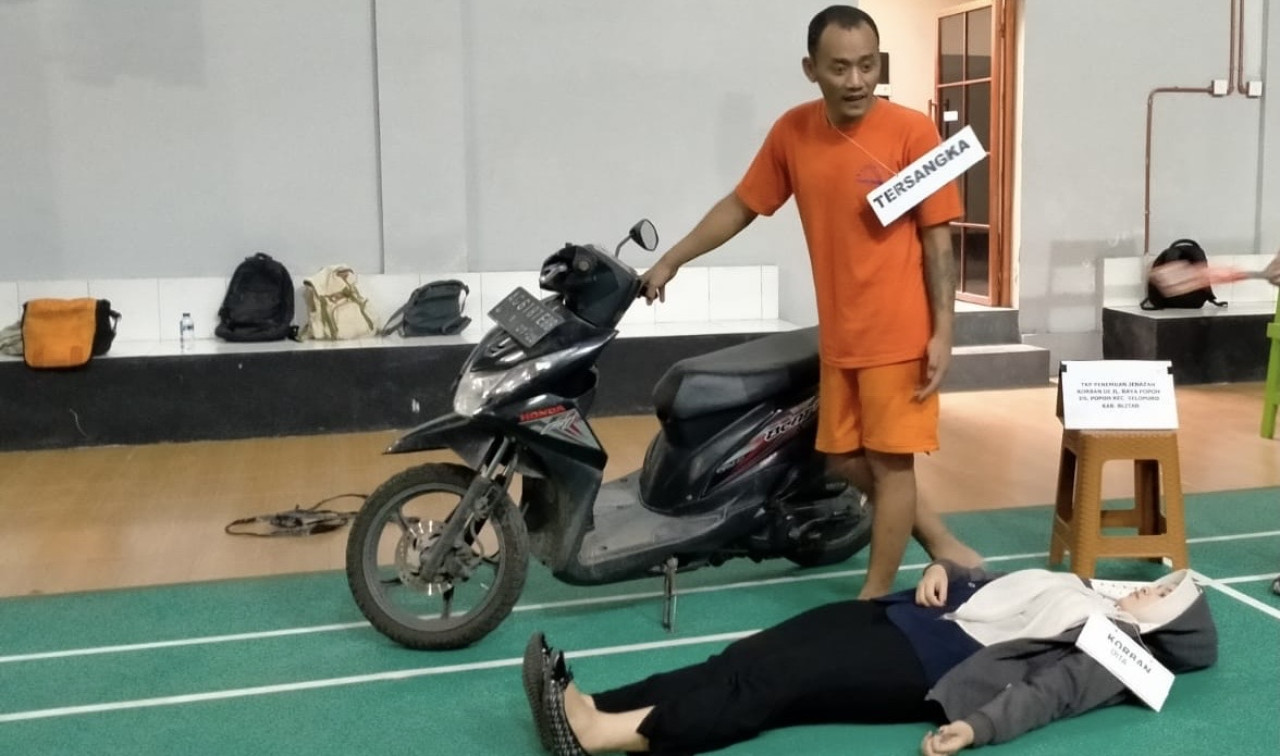 Rekonstruksi Pembunuhan Wanita Kediri di Blitar, Pelaku Peragakan 51 Adegan